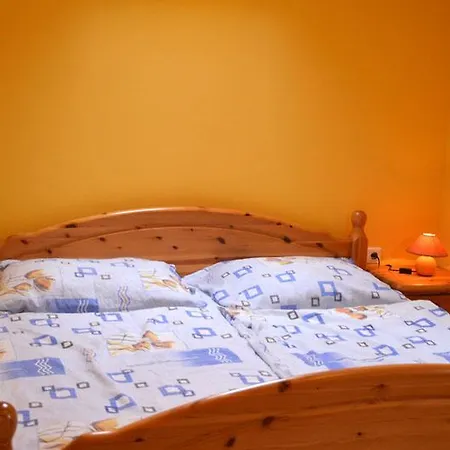 Holdfeny Vendeghaz * Balatonalmádi